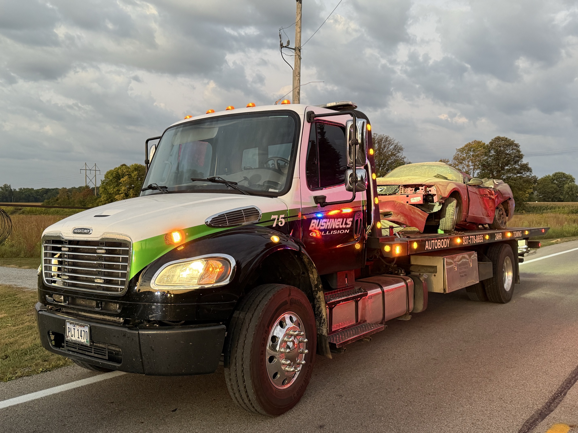 Bushnell's Collision & Towing logo